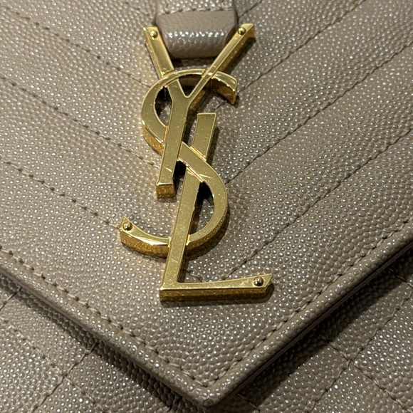 Saint Laurent ENVELOPE MEDIUM IN QUILTED GRAIN DE POUDRE EMBOSSED LEATHER - Picture 6 of 14